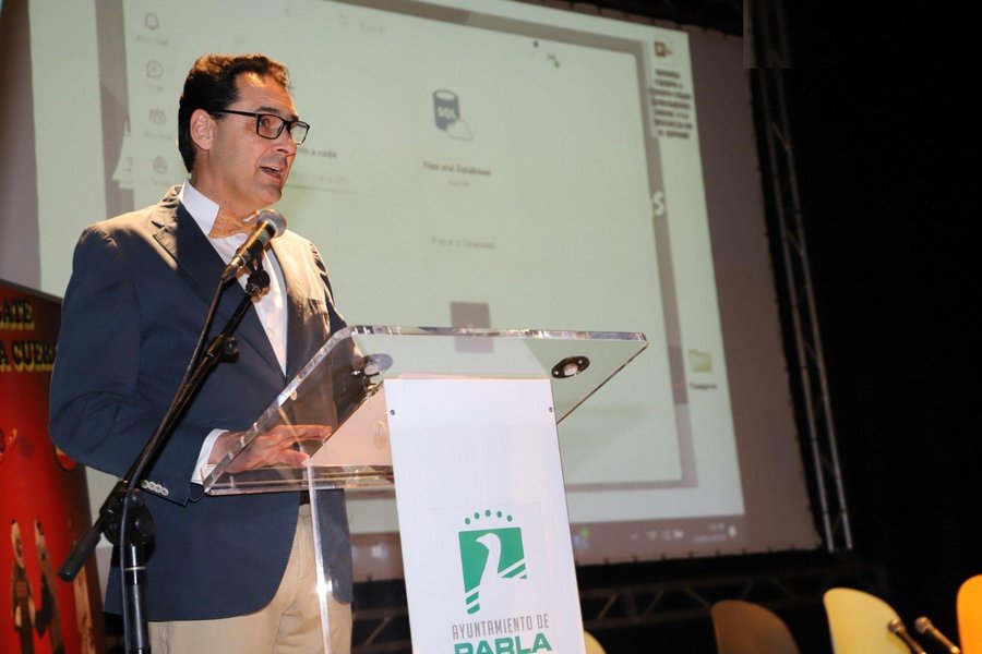 César López Madrigal interviniendo en un acto en el Ayuntamiento de Parla